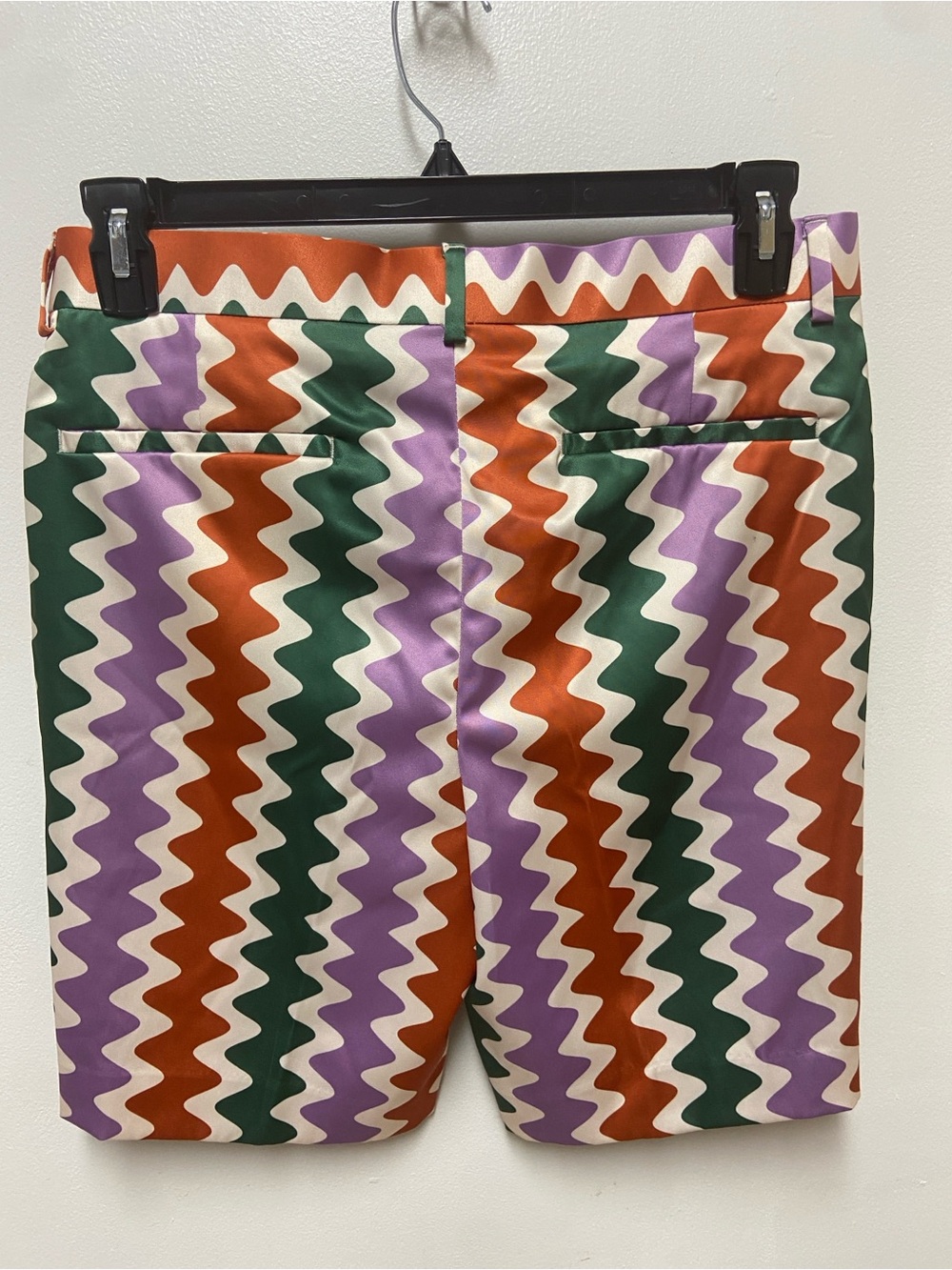 ASOS DESIGN Men’s W32 Colorful Abstract Wavy Print Shorts - Picture 4 of 5